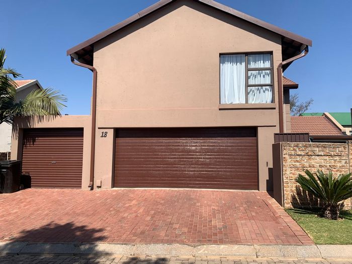 For Sale: Glen Marais Cluster Home with 5 Bedrooms, Pool, and Secure Parking.