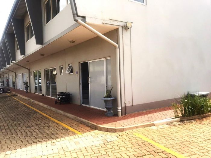 Property #2139000, Business rental monthly in Ballito