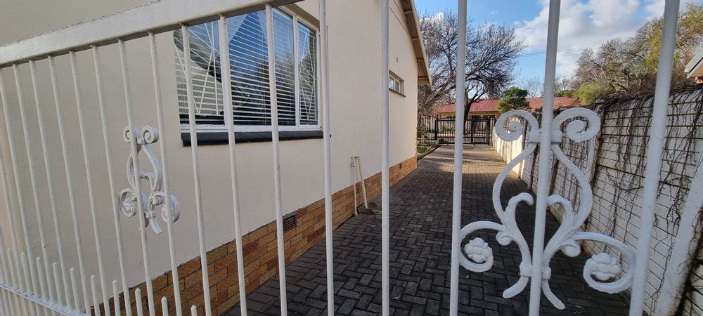 Second gate to back of the home