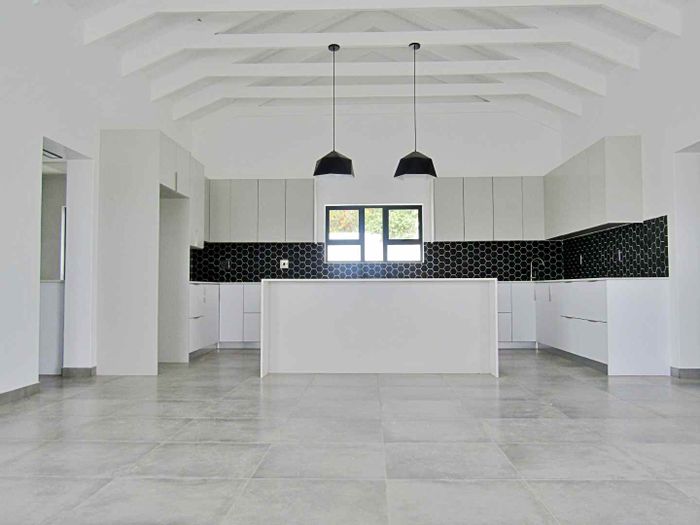 For Sale: 4-Bedroom House in Shelley Point with Braai Area and Beach Access.