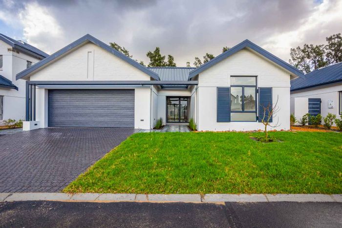 House To Rent in Val De Vie Estate: 4 Bedrooms, amenities, nature trails, and more.