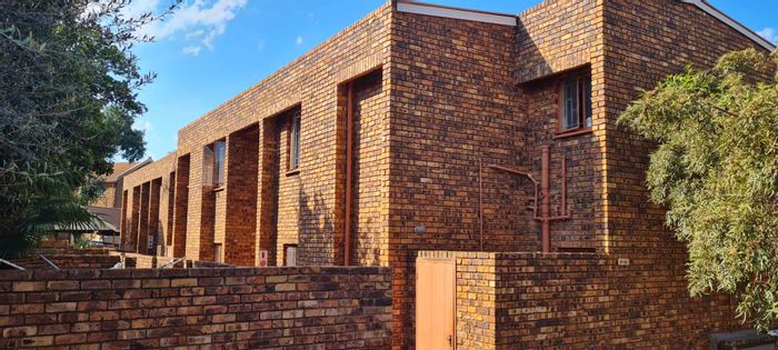 Zwartkop Apartment For Sale: 2 beds, pool, garage, fiber-ready, no loadshedding.
