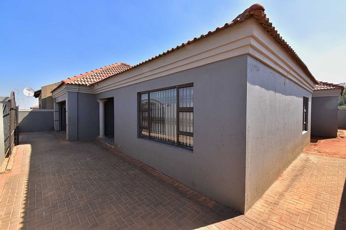 Property #2246681, House for sale in Daveyton