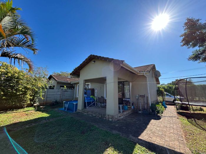 Crestview Cottage To Rent: 2 Bedrooms, Garden, WiFi, Pet-Friendly, Parking Included.