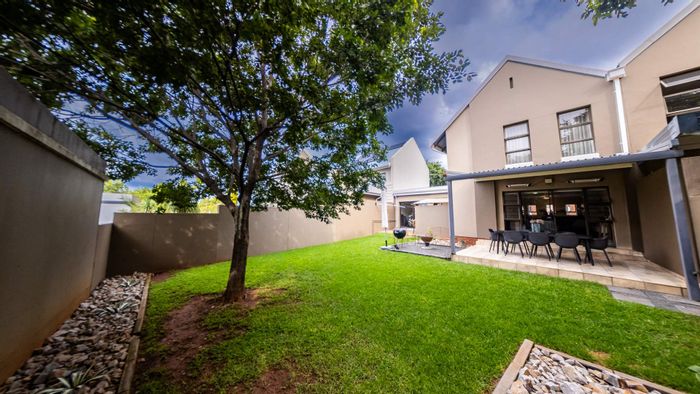 Property #2434829, Townhouse For Sale in Heritage Hill