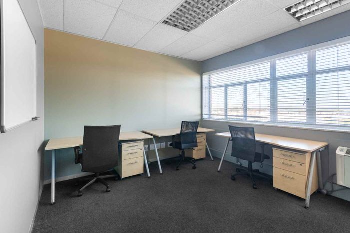 Office To Rent in Newton Park: 10 sqm private space, 50 sqm shared area.