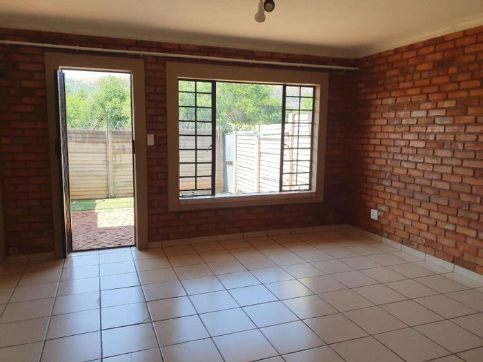 Property #1415107, Townhouse rental monthly in Rietfontein