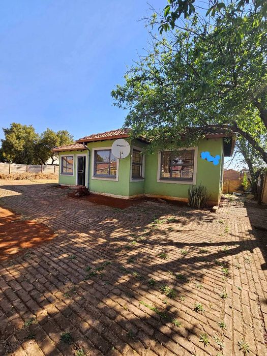 3-Bedroom House in The Orchards with Spacious Yard and Ensuite Bathroom For Sale