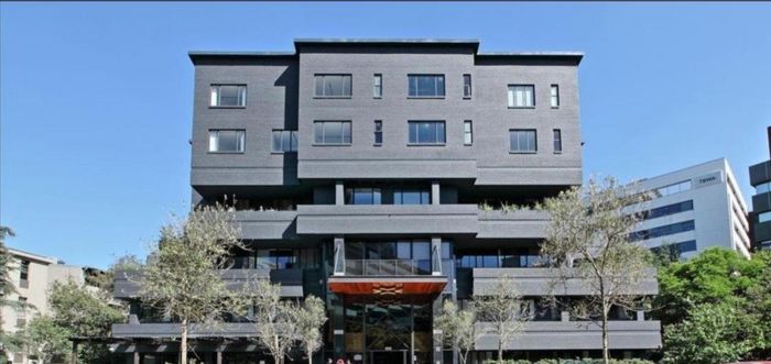 To Rent: Apartment in Sandhurst with terrace, gym, pool, and concierge services.