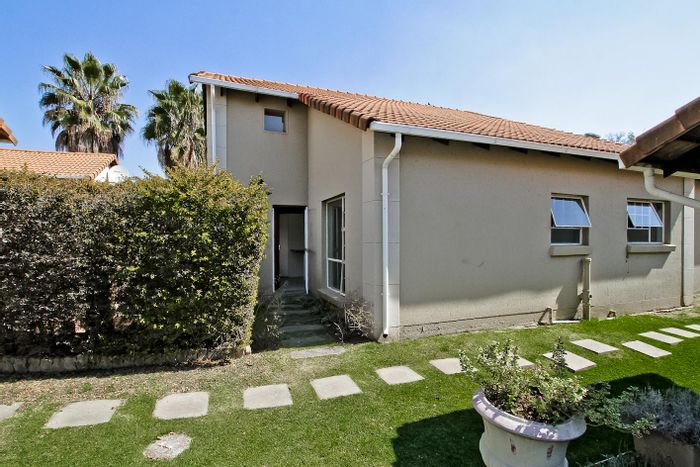 Property #2399368, Townhouse Rental Monthly in Bedfordview Central
