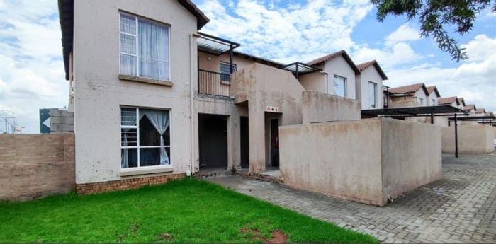 Albertsdal Apartment For Sale: Gated community, private garden, near amenities.