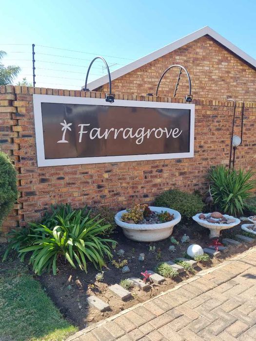 Property #2191886, Townhouse for sale in Farrarmere