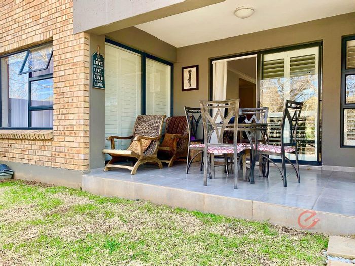 Edenburg Townhouse For Sale: 3 beds, secure complex, river views, and parking.