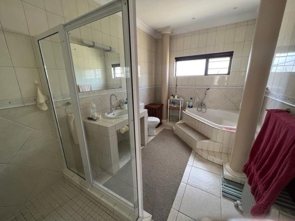 Main house bathroom 2