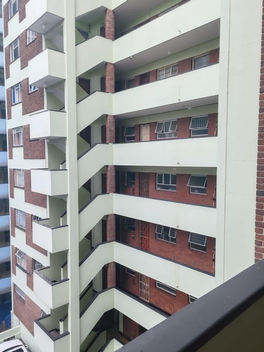 Durban Central Apartment For Sale: Open plan living, 24-hour security, great rental potential.