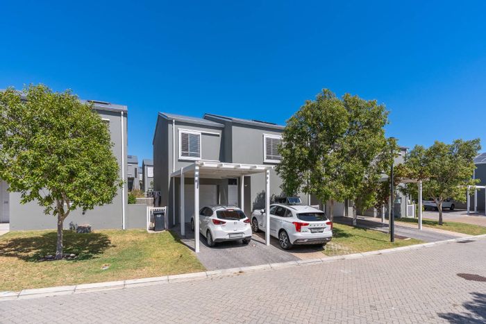 For Sale: Apartment in Somerset Lakes with private garden, garage, and security features.