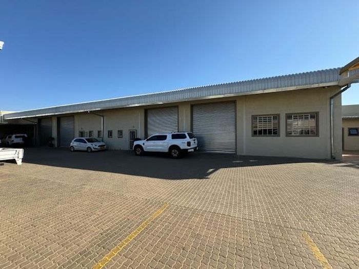 Industrial Property To Rent in Prosperita: Offices, kitchenette, strong room, ample parking.