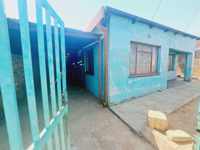 For Sale: Mamelodi House with 4 beds, 2 baths, tenanted, near amenities.