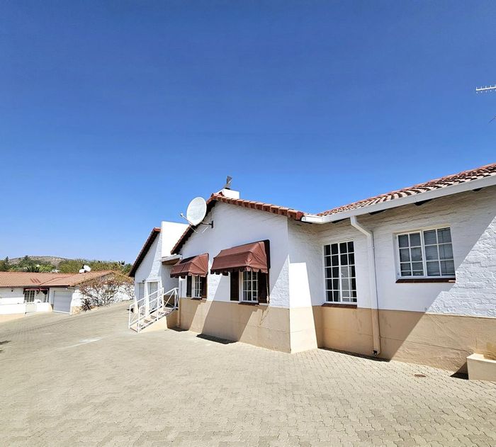 Townhouse for Sale in Klein Windhoek: 3 Bedrooms, Courtyard, Double Garage, Pet-Friendly.