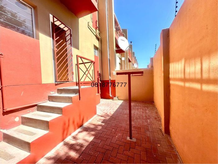 Townhouse for sale in Khomasdal: 2 bedrooms, guest loo, courtyard, carport.