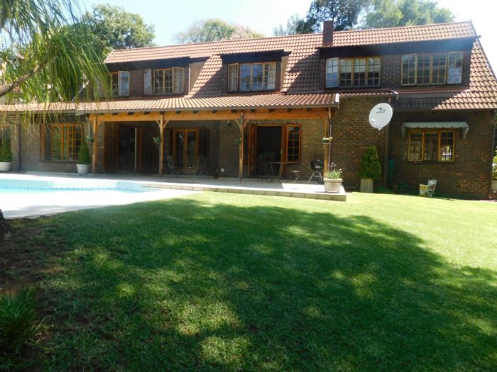 River Club 5 Bed House with Pool, Tennis Court & Study: To Rent