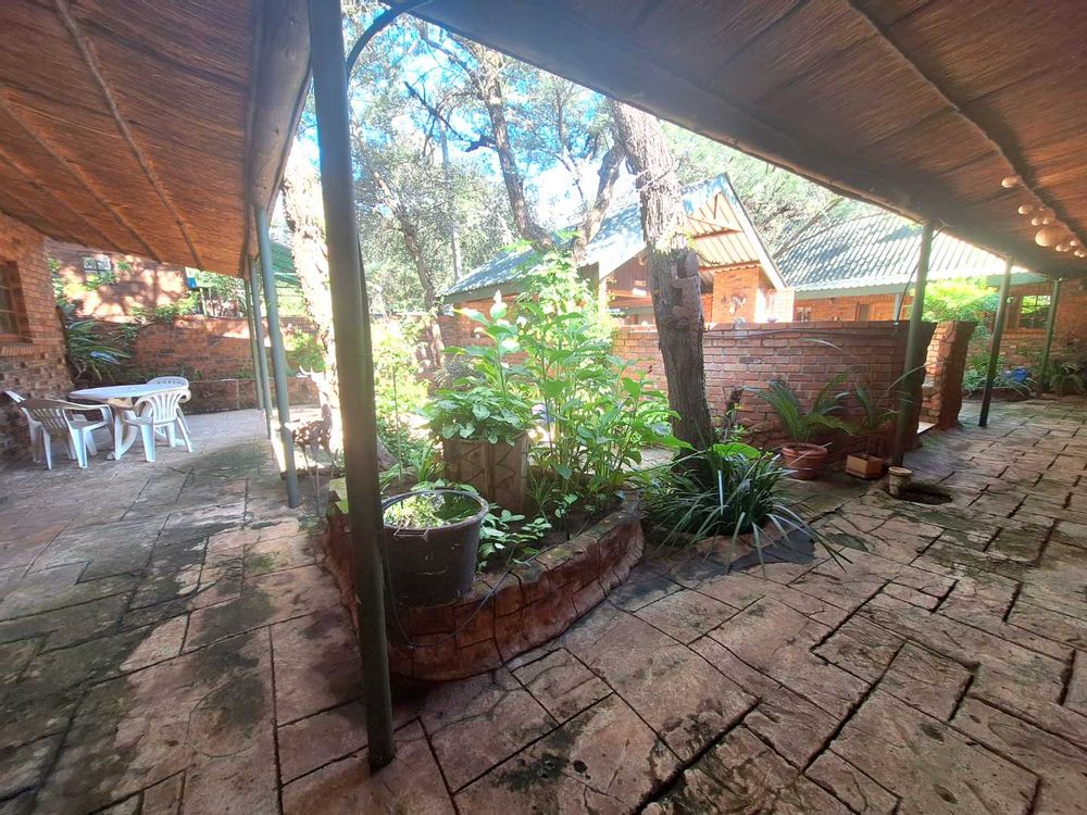 Courtyard with boma and entertainment area