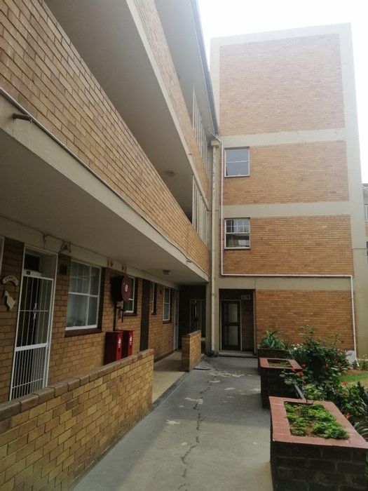 Denlee Townhouse For Sale: 2 bedrooms, pool, braai area, close to amenities.