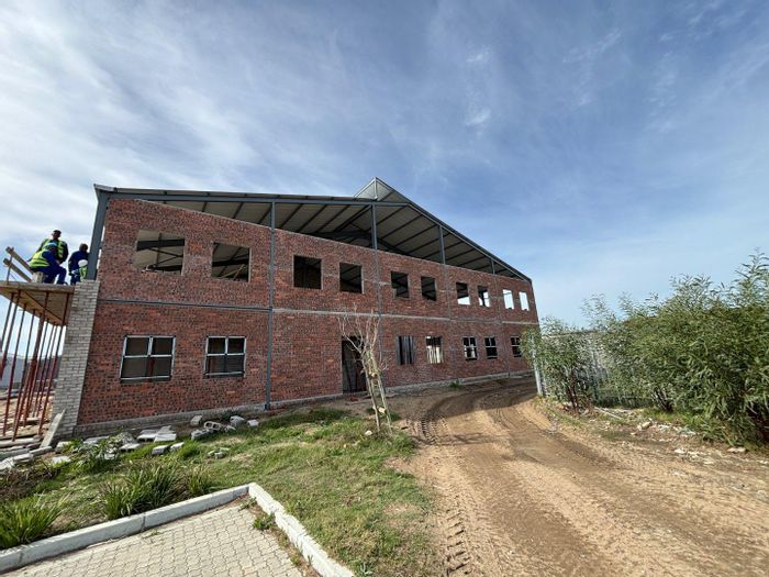 Industrial Warehouse To Rent in Killarney Gardens with 24/7 security and ample parking.