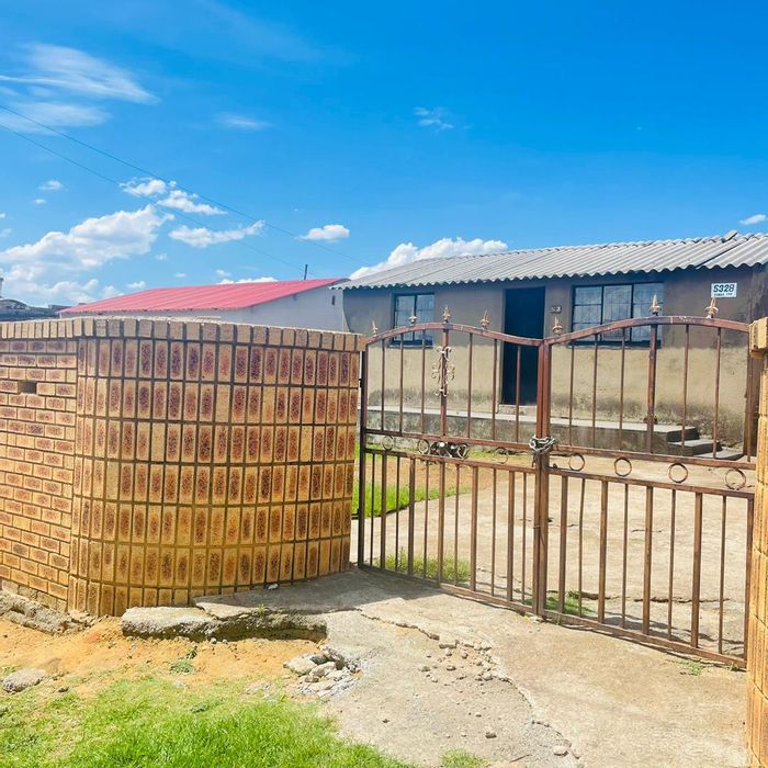 Property #2202285, House for sale in Diepkloof Zone 5