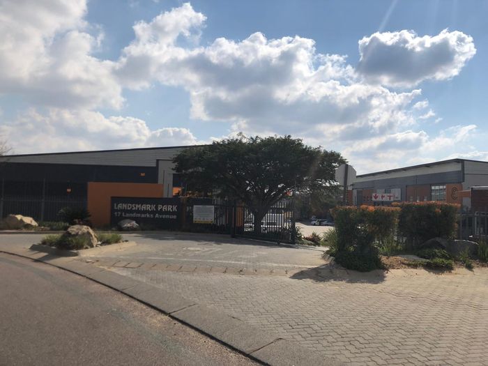 Office for Sale in Midrand Central: 572m², secure location, tenant in place.