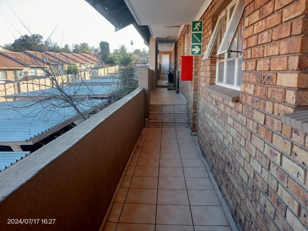 Modern 2 Bedroom First Floor Unit in Kleynbosch For Sale in Birch Acres, Kempton Park