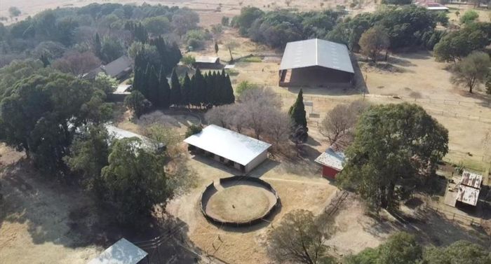 For Sale: 52-hectare farm in Bronkhorstspruit Rural with income-generating tower and equestrian facilities.