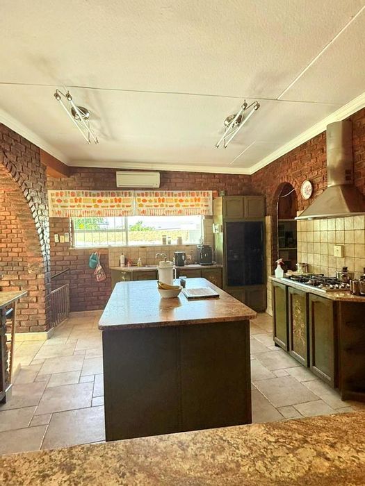 House to Rent in Eros: 4 Bedrooms, Pool, Study, Excellent Security, Large Erf.