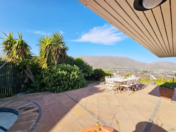 3-Bedroom House To Rent in Fish Hoek Central with pool, garage, and security.