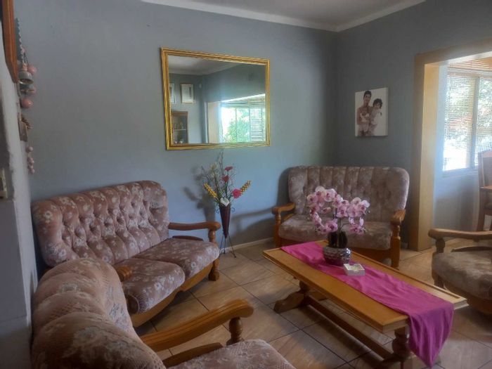 For Sale: 2-Bedroom Apartment in Parow Valley with security, parking, and amenities.