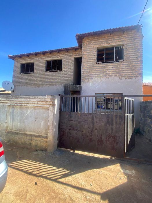 For Sale: 14-Bedroom House in Etwatwa, ideal for rental income opportunities.