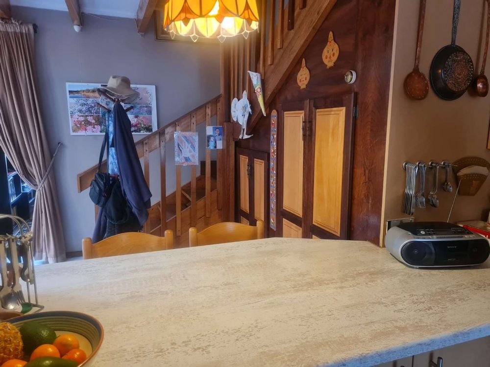 Breakfast nook with lots of cupboards