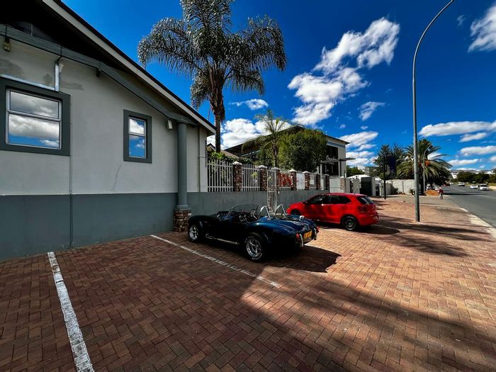 Prime office space in Windhoek Central to rent with meeting rooms and parking.