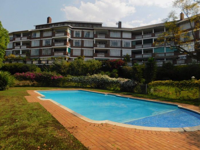 Illovo Apartment To Rent: 4 bedrooms, pool, gardens, secure parking, near hospitals.