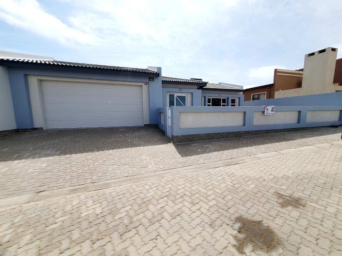 Property #2198868, House for sale in Henties Bay