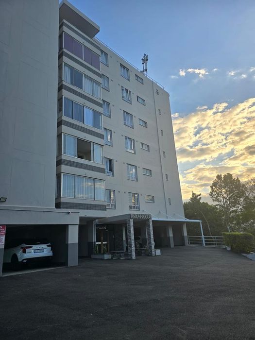 Northdene Apartment To Rent: 2 Bedrooms, open-plan living, gas stove, prepaid electricity.