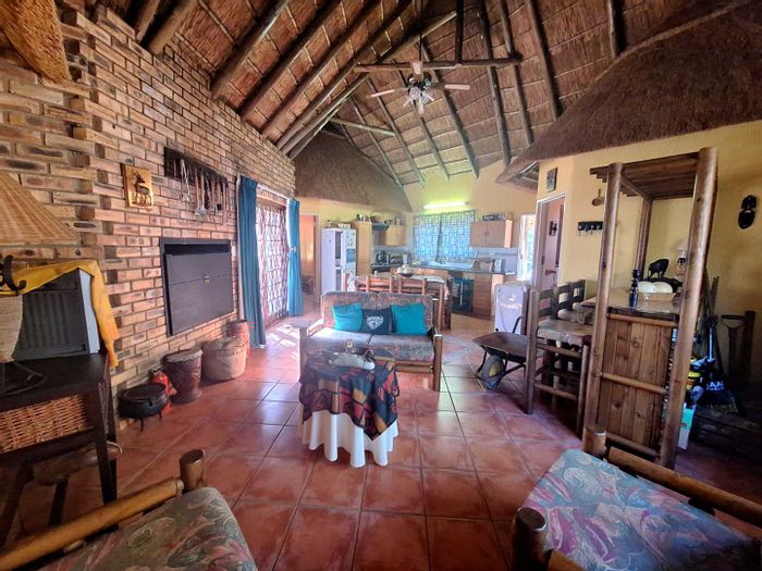 House for Sale in Leeupoort Central: 2 bedrooms, outdoor boma, fully furnished.
