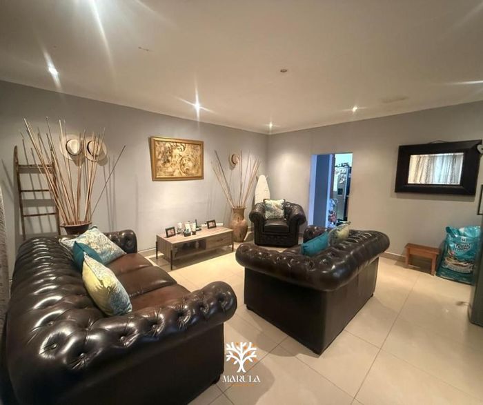 Spacious 4-bedroom house with entertainment area and flat for sale in Dorado Park.