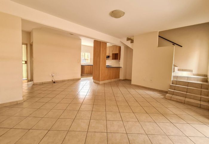 Hazeldean Apartment To Rent: 3 Beds, 2.5 Baths, Secure Estate, Pet-Friendly.