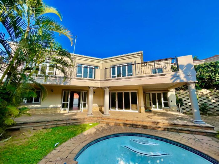 Umhlanga Rocks Central Townhouse with Private Garden, Pool, Beach Access - To Rent