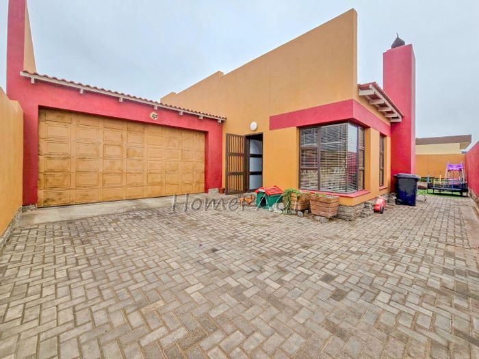 House for Sale in Fairways Estate: Indoor BBQ, sunroom, low maintenance yard.