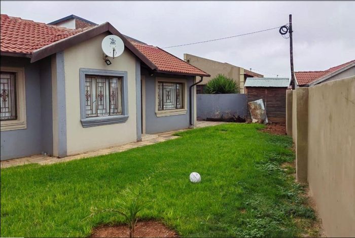 3 Bedroom House For Sale in Commercia with secure community access and convenient location.