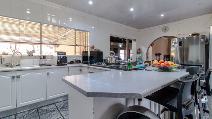 For Sale: House in Arcon Park with pool, jacuzzi, solar system, and borehole.