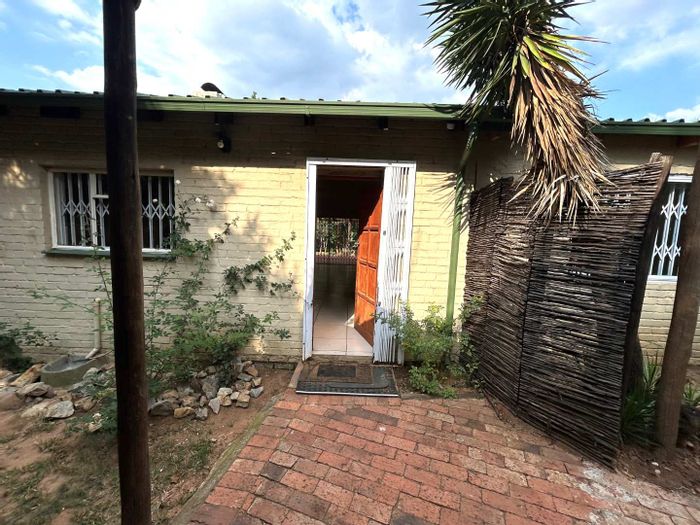 Property #2237449, Cottage rental monthly in Johannesburg North