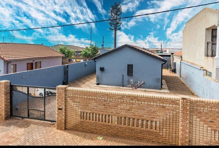 3-Bedroom House in Protea Glen For Sale with Garage and Paved Yard.
